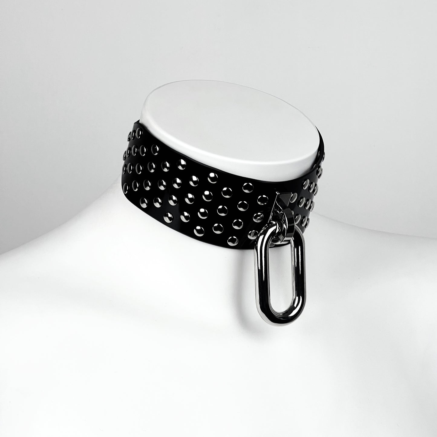 Held studs choker