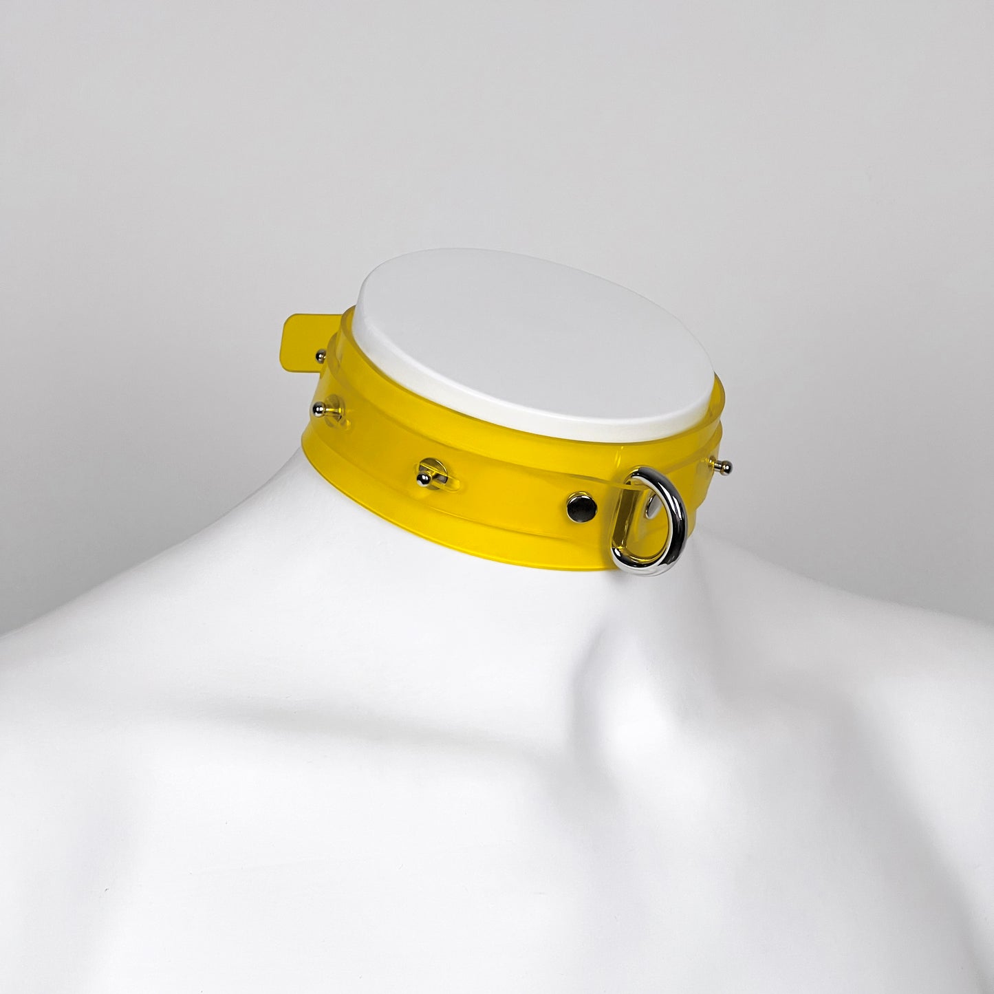 D-ring buttons choker