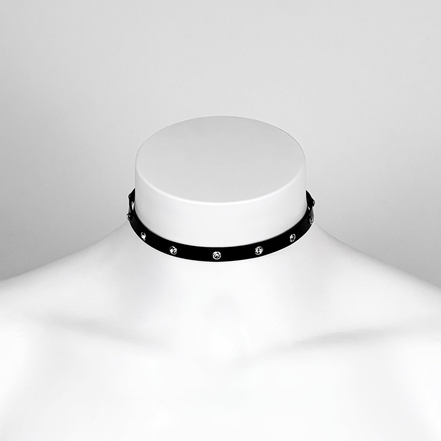 Pussy cat diamonds choker
