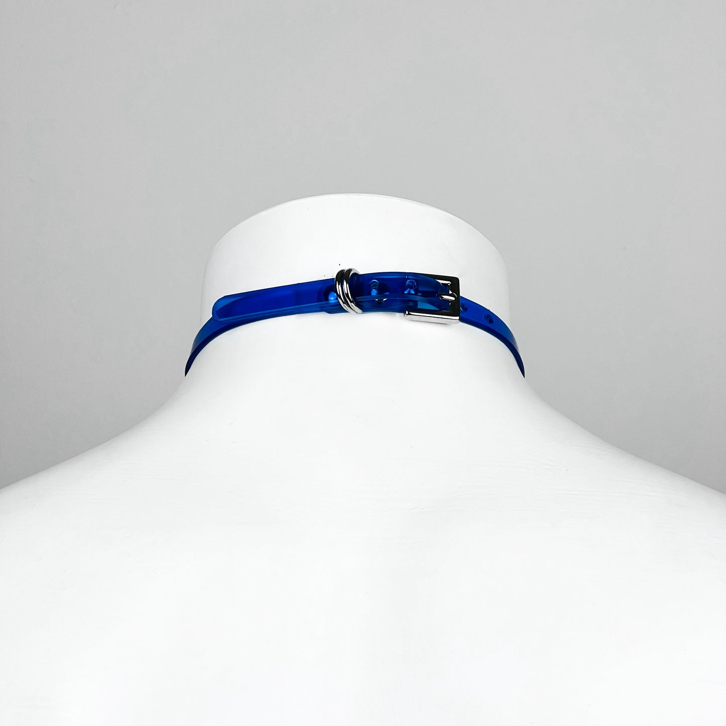 Collier ras du cou avec noeud
