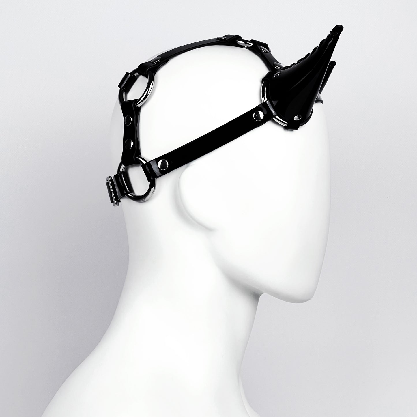Horns head harness