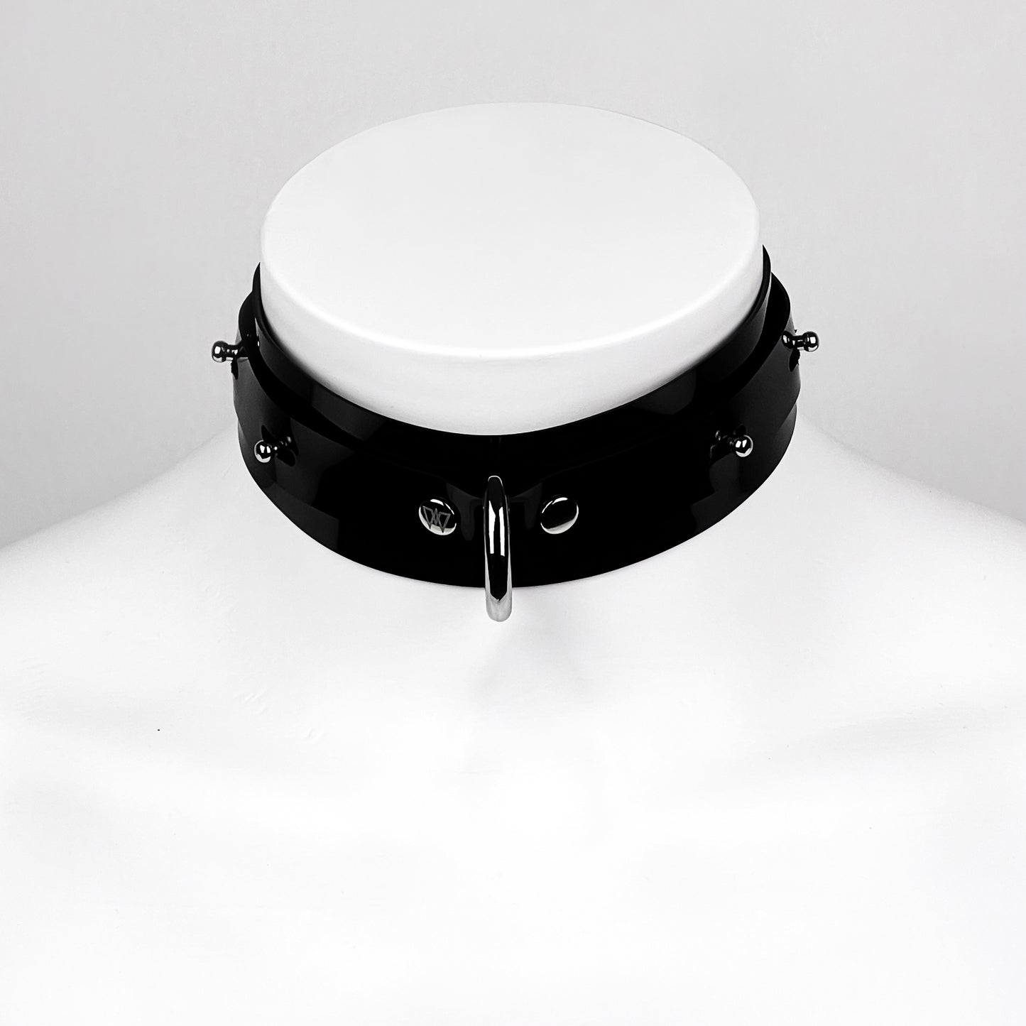 D-ring buttons choker