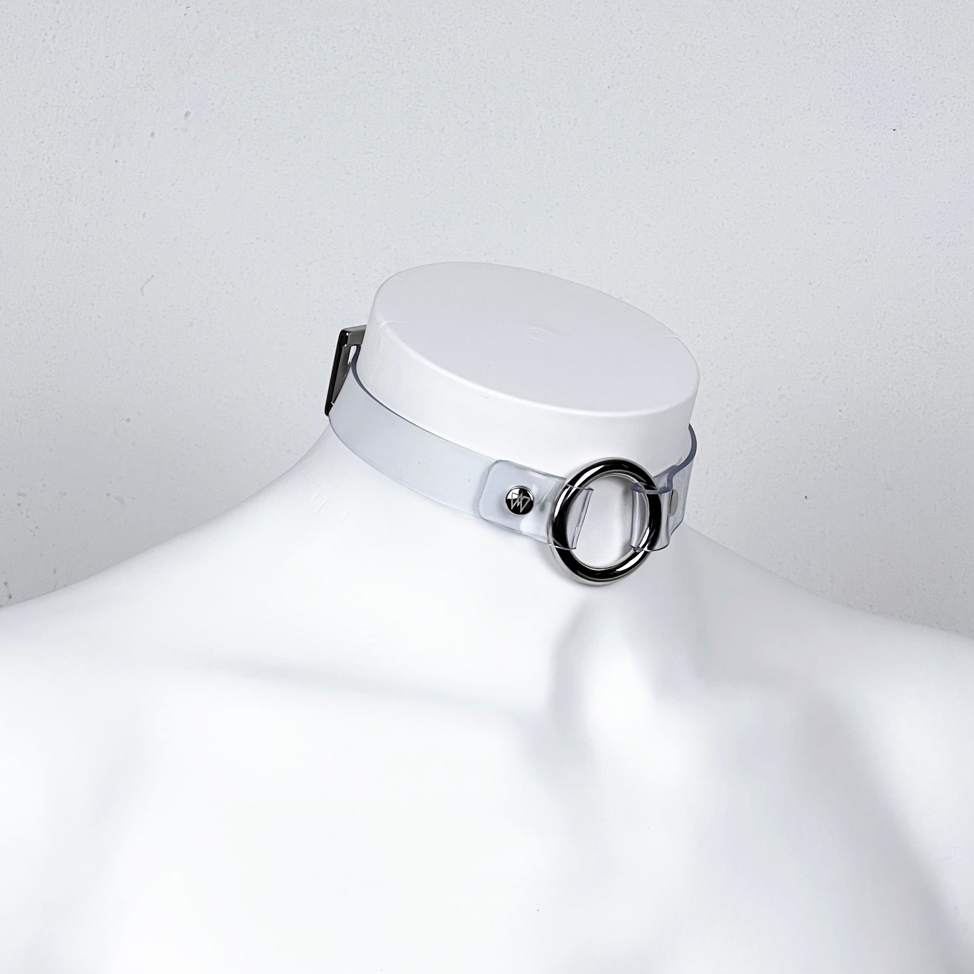 gothic O-Ring transparent PVC choker with metallic buckle